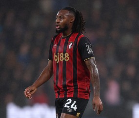 纽卡0-2曼城：尽管VAR闹剧，塞梅尼奥在曼城的梦幻开局仍在继续，豪伊怒火中烧